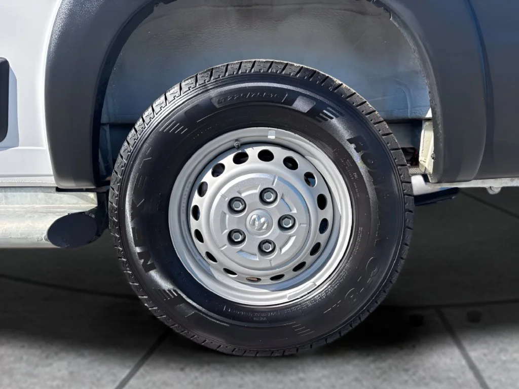 Used 2025 White Ram Base image 27