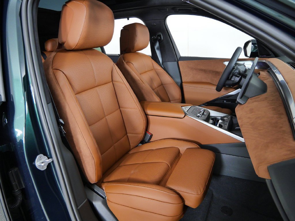 New 2027 Vancouver Green Metallic BMW  image 20
