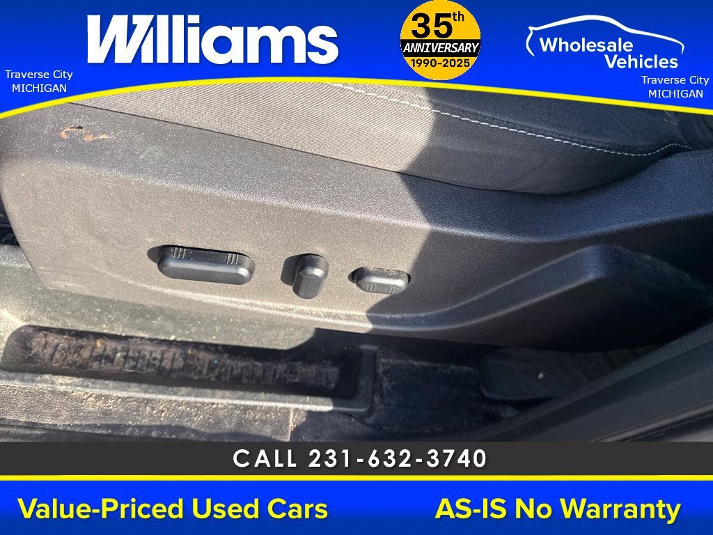 Used 2019  Ford SE image 28