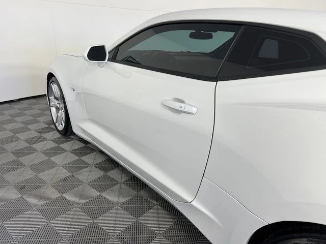 Used 2021 White Chevrolet 2LT image 10