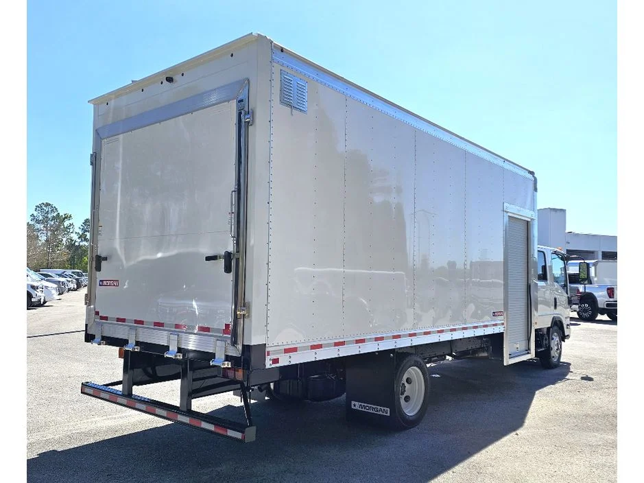 New 2026 WHITE Isuzu  image 5