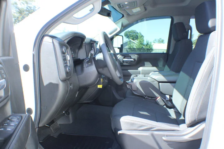 Certified Used 2021 SUMMIT WHITE Chevrolet Custom image 16
