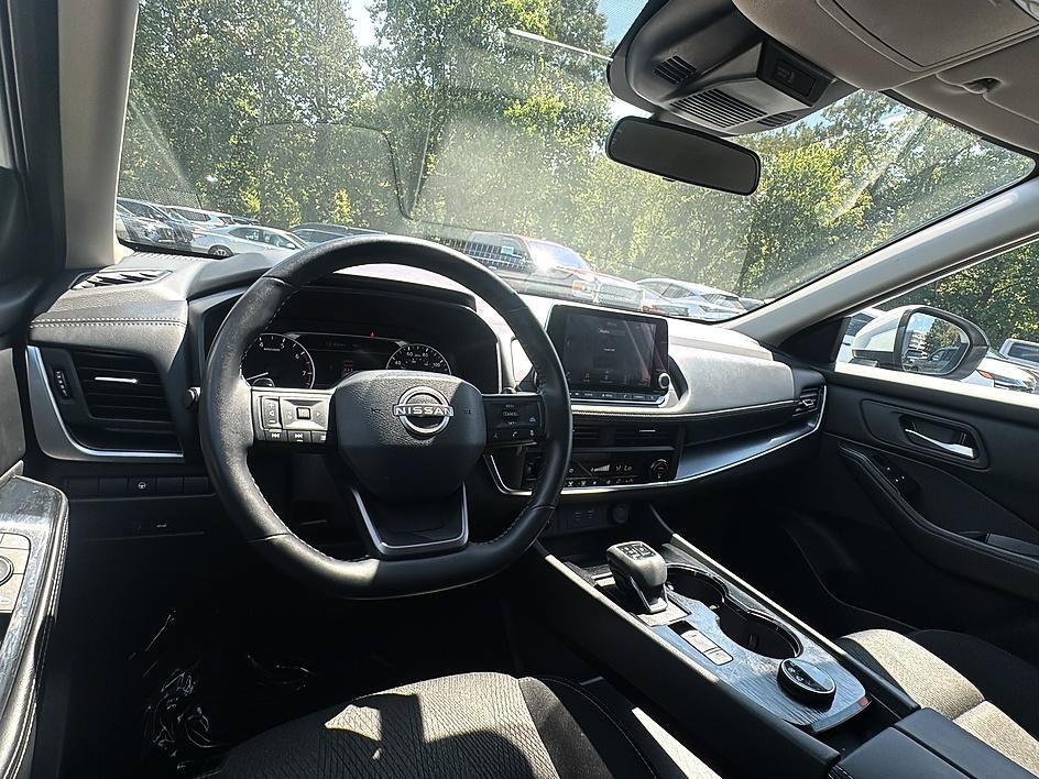 Used 2025 Everest White Pearl Nissan SV image 35