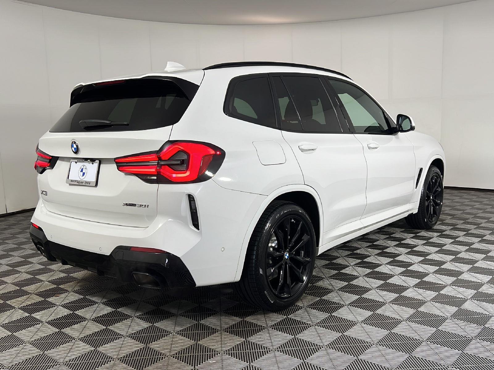 Used 2023 Alpine White BMW xDrive30i image 5
