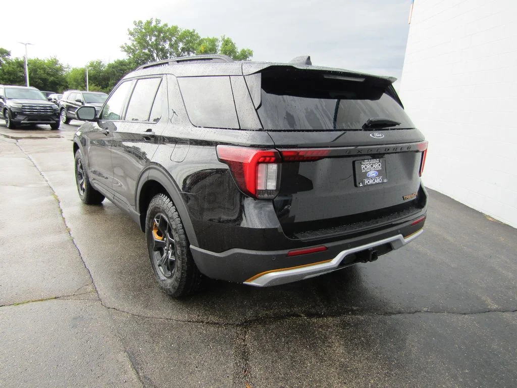 New 2026 Agate Black Metallic Ford Tremor® image 6