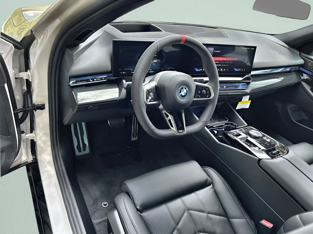 2025 BMW i5 M60 - Photo 12