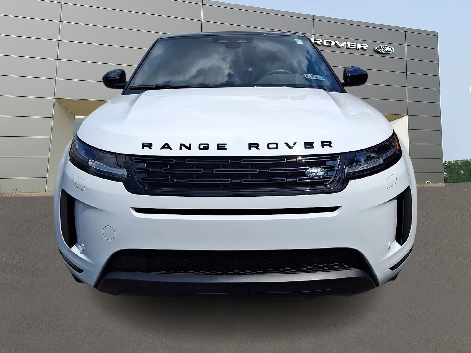 Certified Used 2026 Fuji White Land Rover S image 7