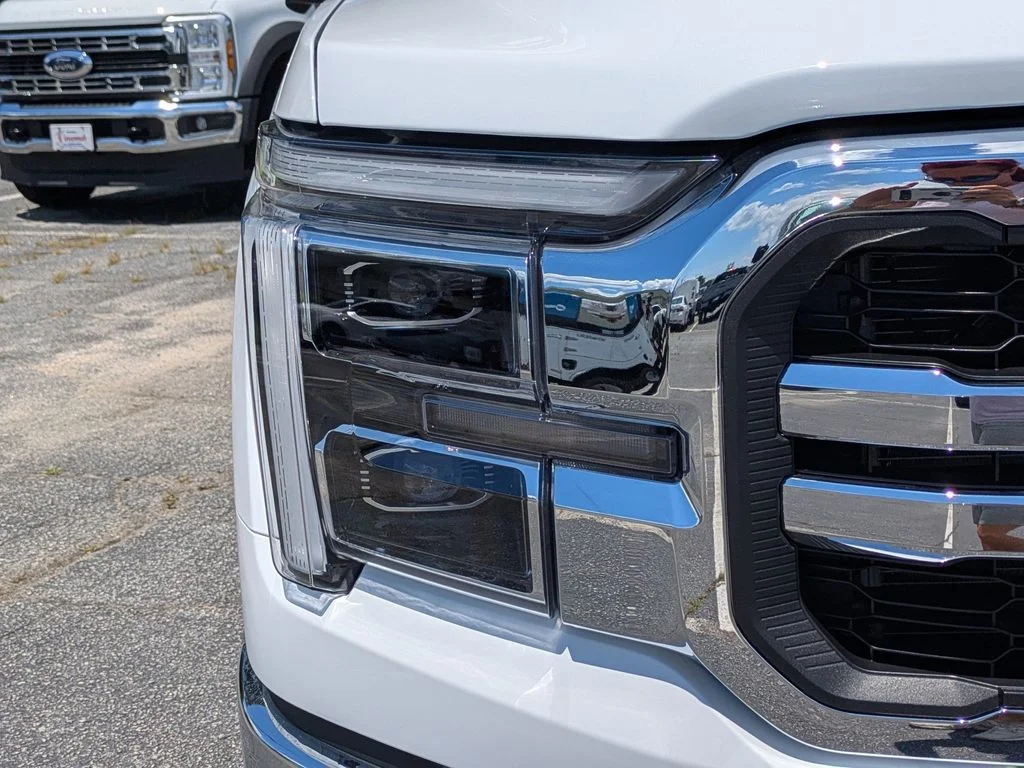 New 2026 Oxford White Ford Lariat image 9