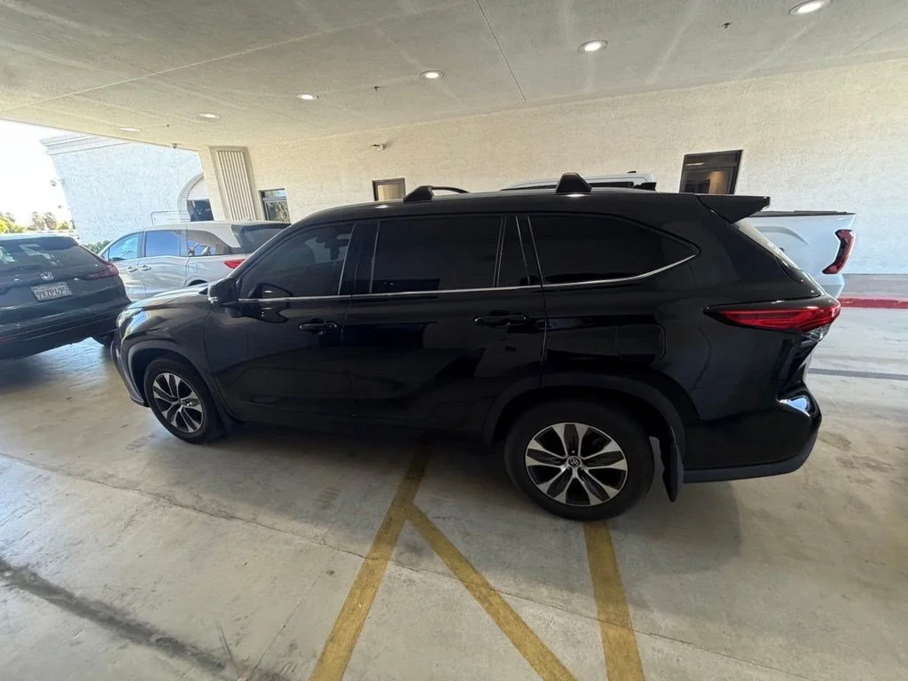 Used 2021 Midnight Black Metallic Toyota XLE image 8