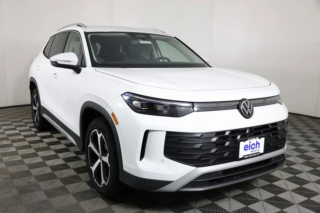 Used 2026  Volkswagen SE image 1