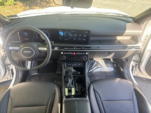 Used 2025 White Hyundai SEL image 9
