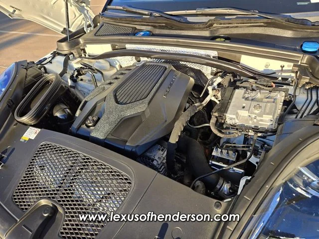 Used 2023  Porsche Base image 19