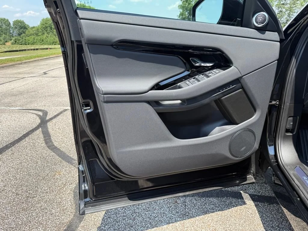 Used 2026 Black Land Rover Dynamic image 11