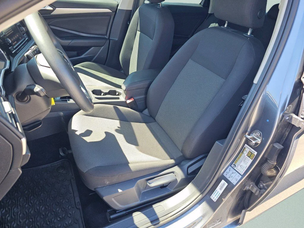 Used 2021 Platinum Gray Metallic Volkswagen 1.4T S image 6