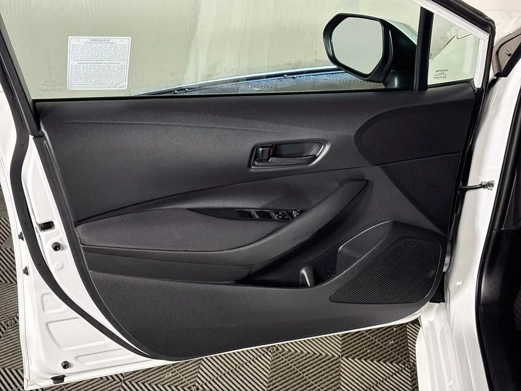 Used 2022 White Toyota LE image 10