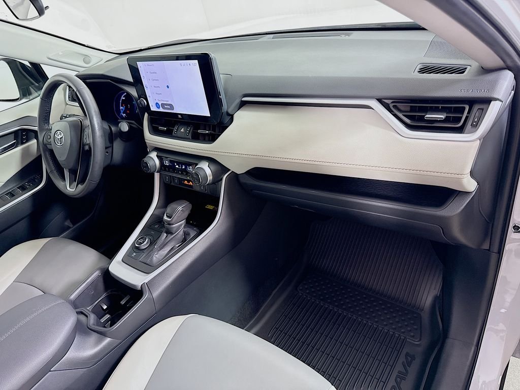 Used 2024 Wind Chill Pearl Toyota Hybrid XLE Premium image 28