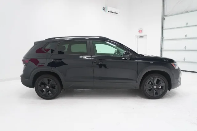 New 2026 Deep Black Pearl Volkswagen SE Black image 4