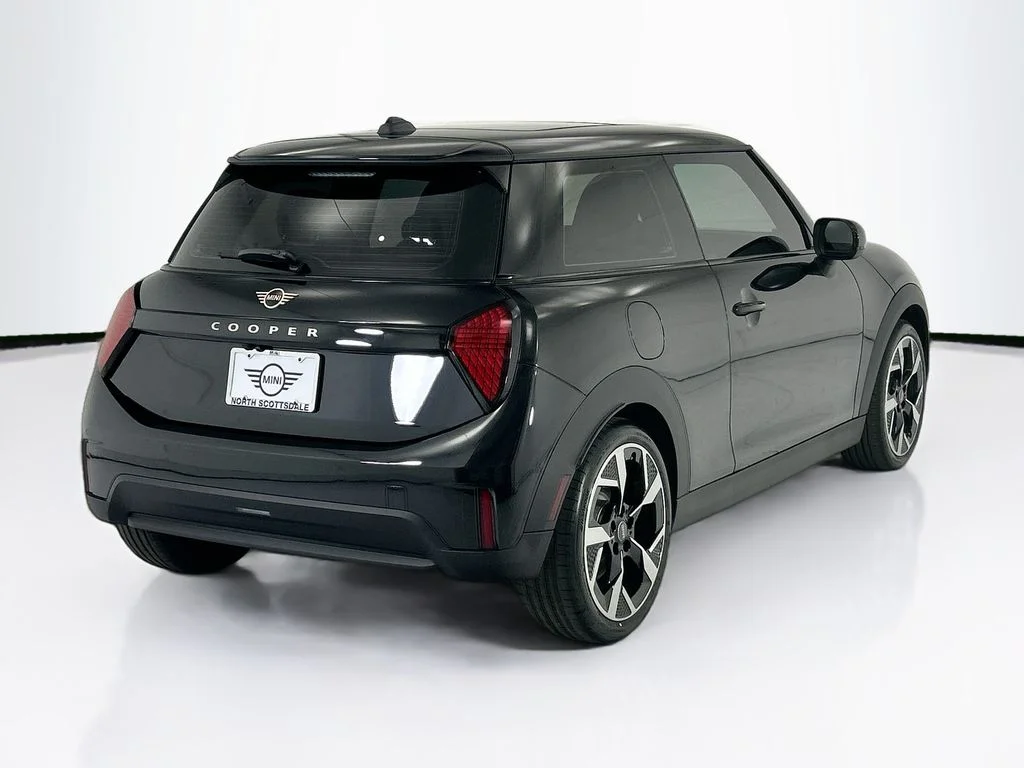 New 2026 Midnight Black II Metallic MINI Signature Plus image 5