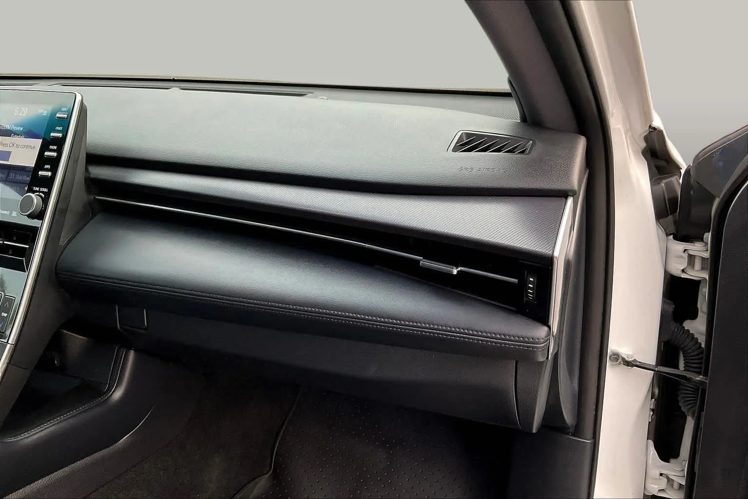 Used 2019 Wind Chill Pearl Toyota Touring image 19