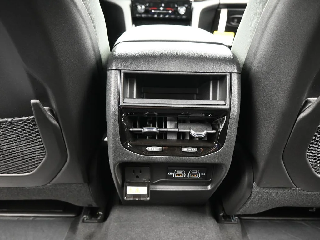 New 2026 Baltic Gray Metallic Clearcoat Jeep Laredo X image 32