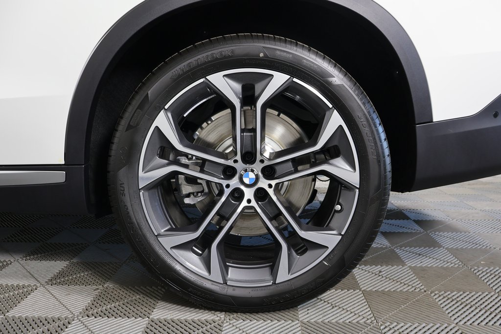 Used 2026 Alpine White BMW xDrive50e image 10