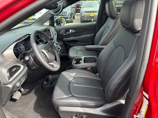 2025 Chrysler Pacifica Select - Photo 15