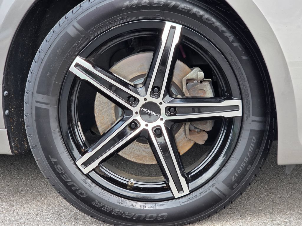 Used 2017 Titanium Silver Kia EX image 19