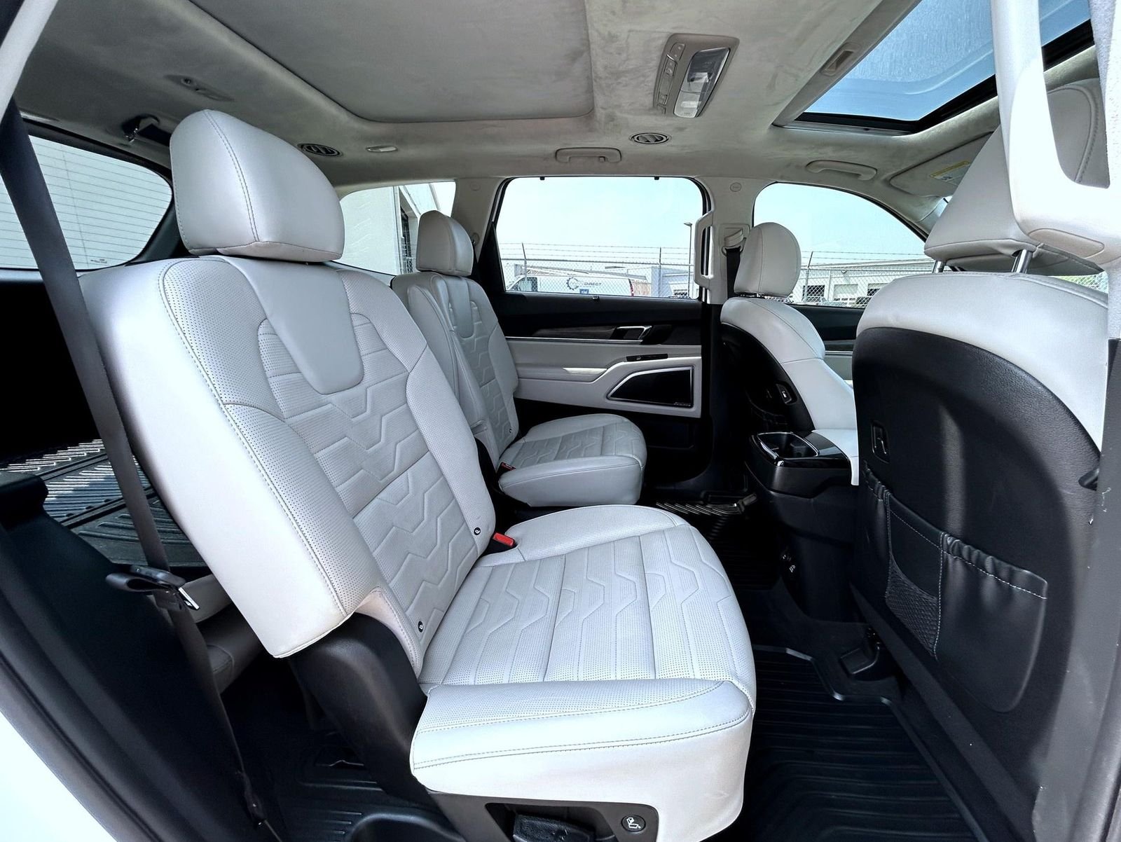 Used 2021 White Kia SX image 19