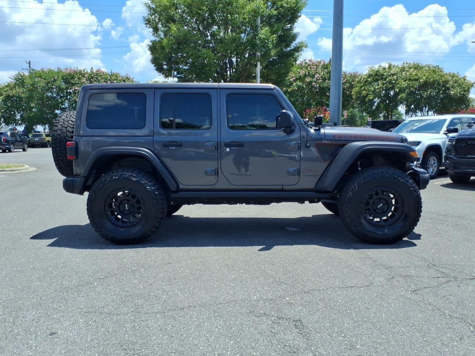 Used 2018 Granite Crystal Metallic Clearcoat Jeep Rubicon image 9