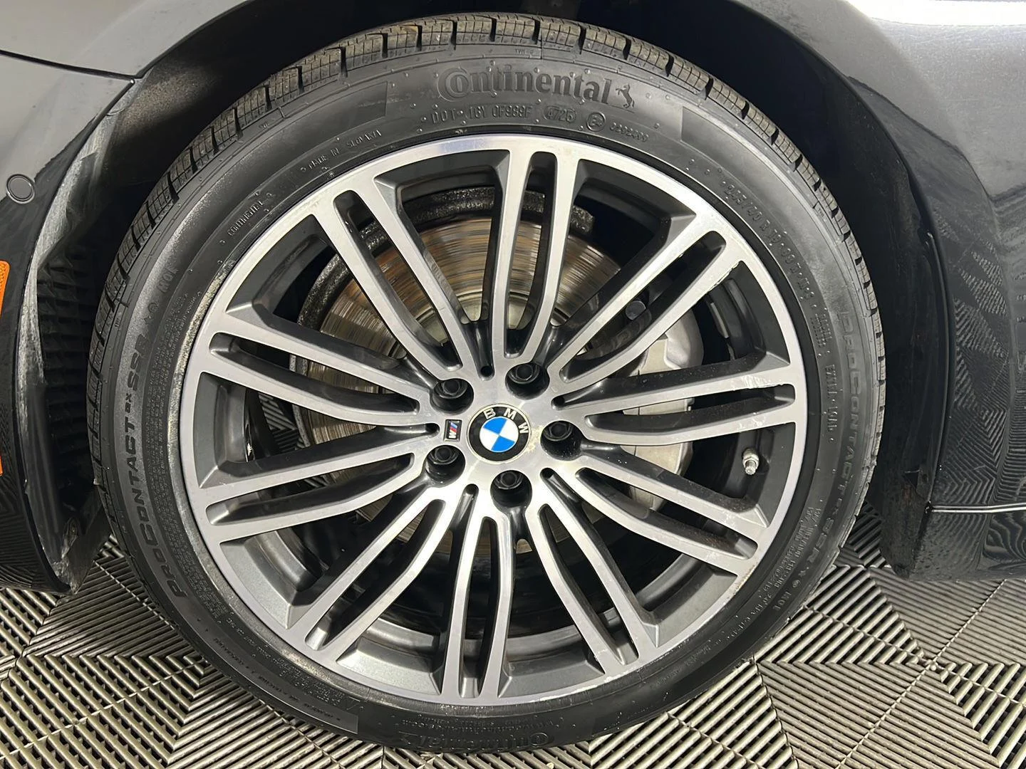 Used 2019 Black Sapphire Metallic BMW 540i xDrive image 15
