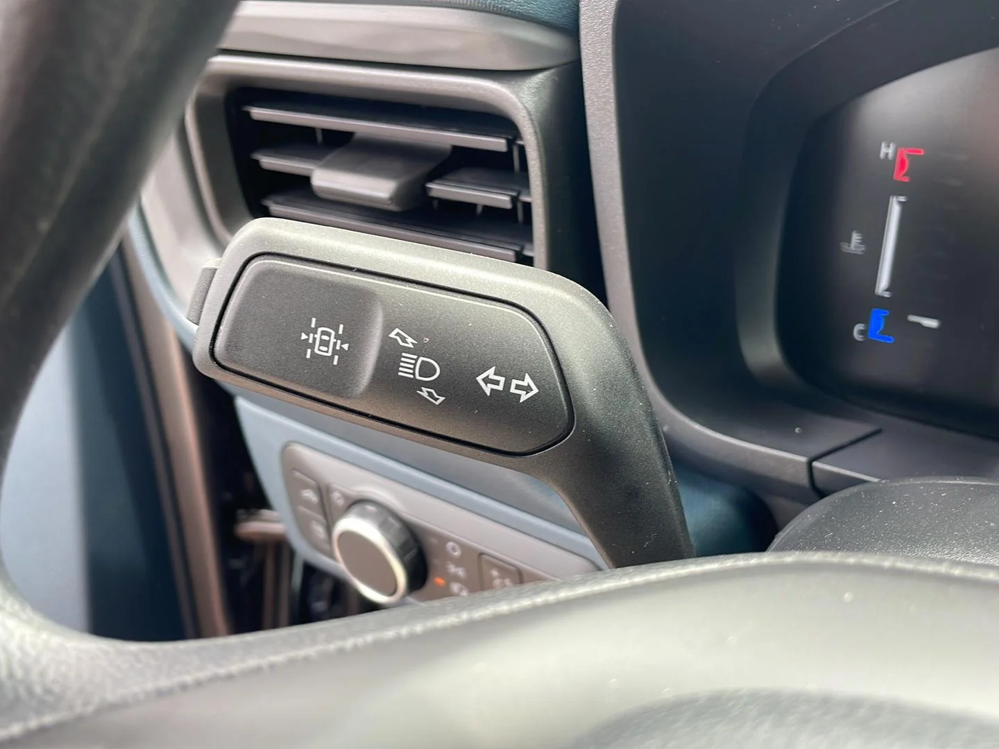 New 2026 Carbonized Gray Metallic Ford XL image 15