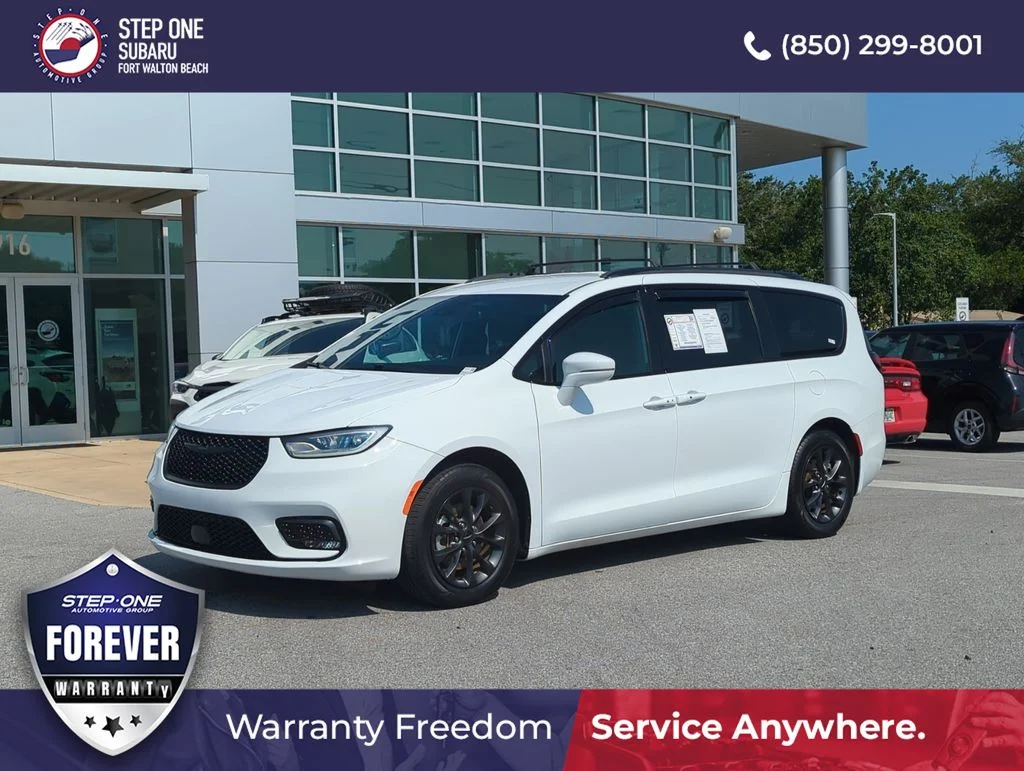 2021 Chrysler Pacifica Touring's photo