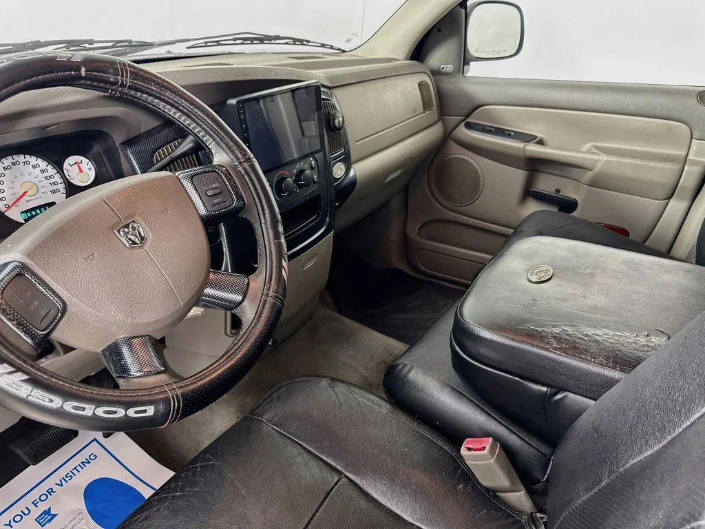 Used 2004 Black Dodge SLT image 26