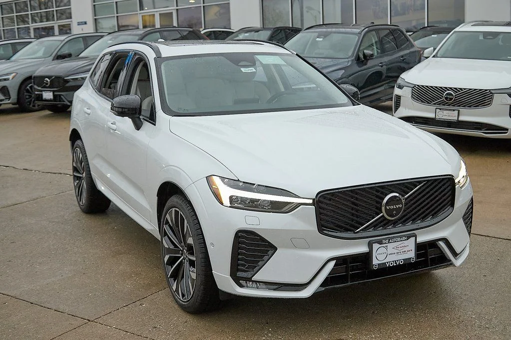 New 2026 Crystal White Volvo Ultra image 4