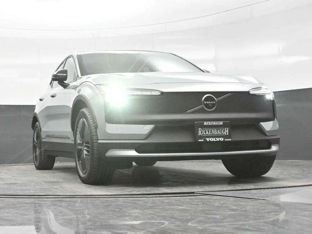 New 2026 Vapour Grey Volvo Twin Motor Cross Country Ultra image 25