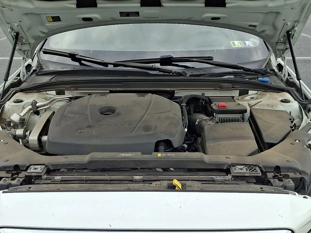Used 2020 White Volvo T5 image 27