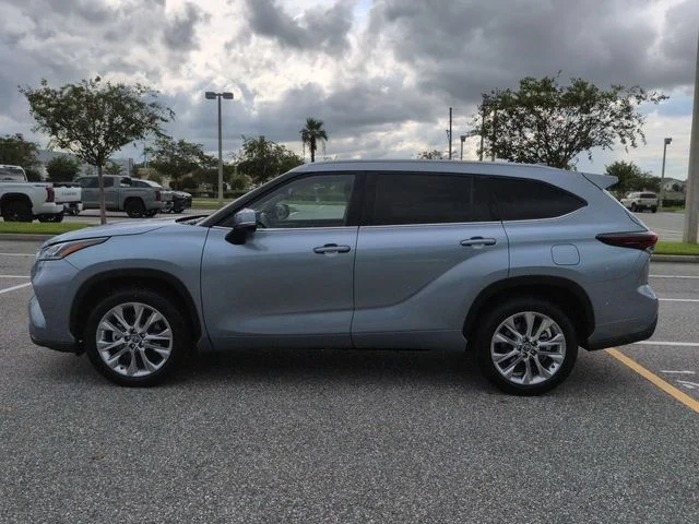 Certified Used 2024  Toyota Limited image 7