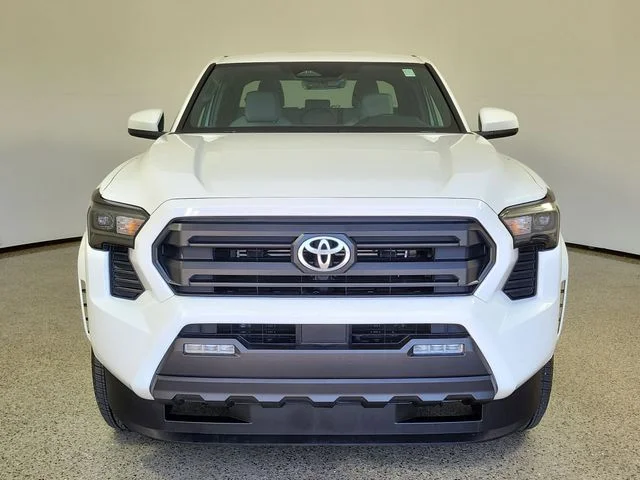 Used 2025 White Toyota SR5 image 3