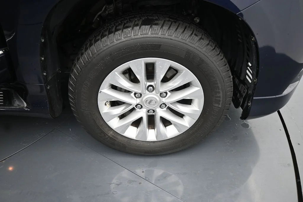 Used 2017  Lexus 460 image 13