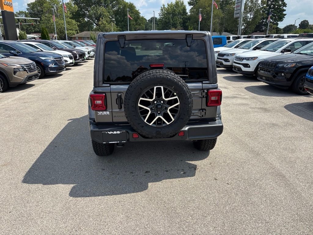 New 2027 Granite Crystal Metallic Clearcoat Jeep Sahara image 4