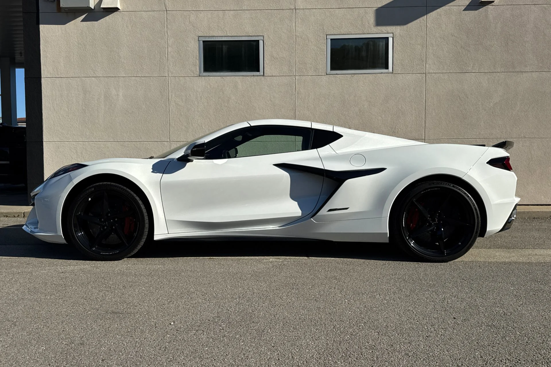Used 2025 Arctic White Chevrolet E-RAY 2LZ image 4