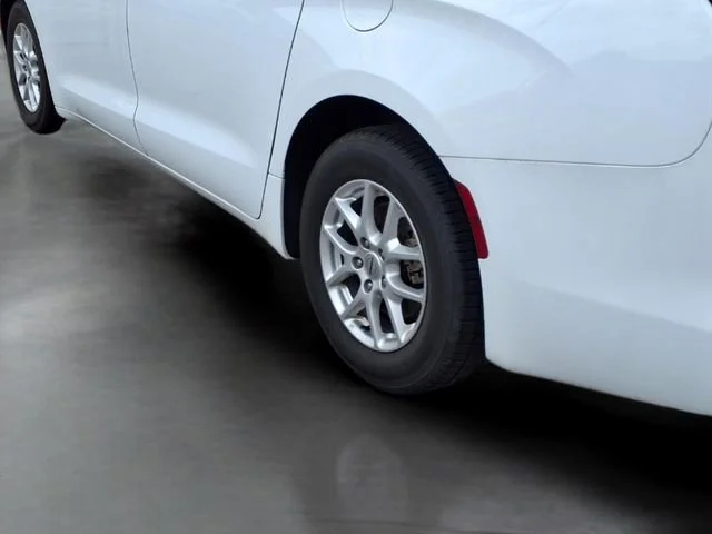 Used 2023  Chrysler LX image 21