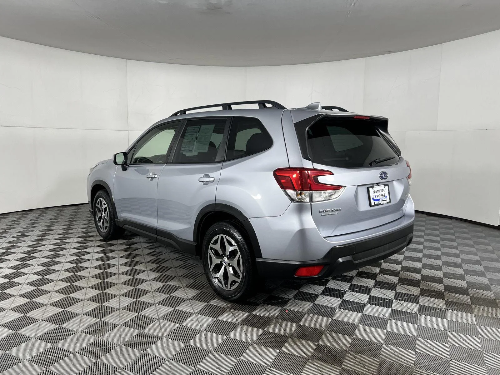 Used 2023 Ice Silver Metallic Subaru Premium image 7