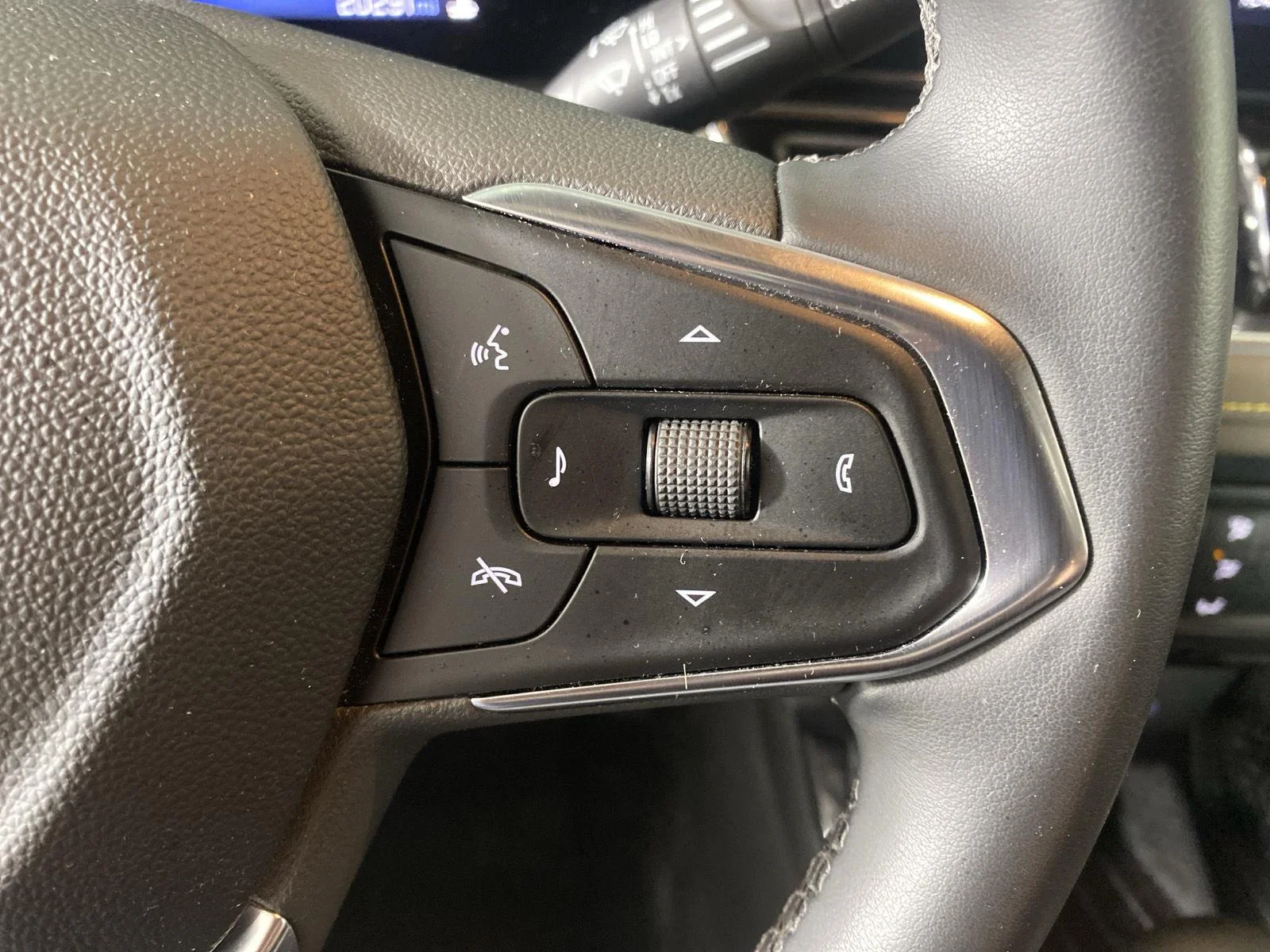 Used 2024 Sterling Gray Metallic Chevrolet ACTIV image 15