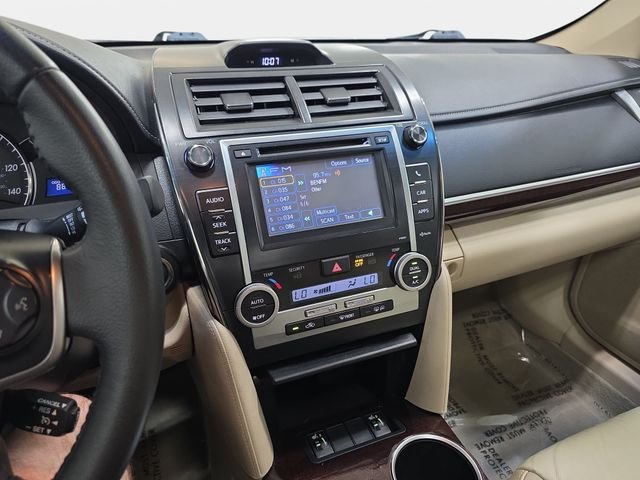 Used 2012 White Toyota XLE image 20