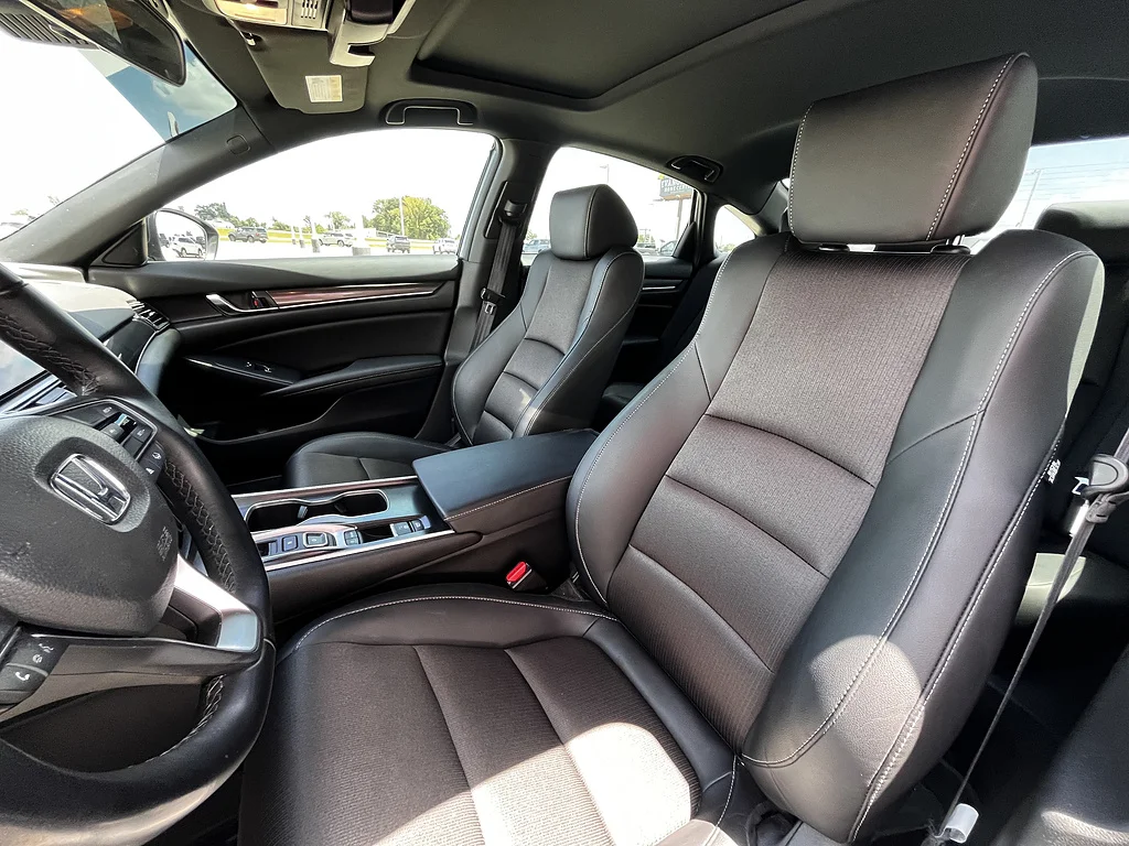 Used 2022 Sonic Gray Pearl Honda Sport image 7