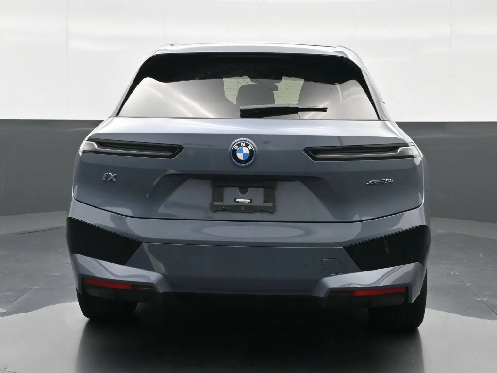 Used 2024 Gray BMW xDrive50 image 7
