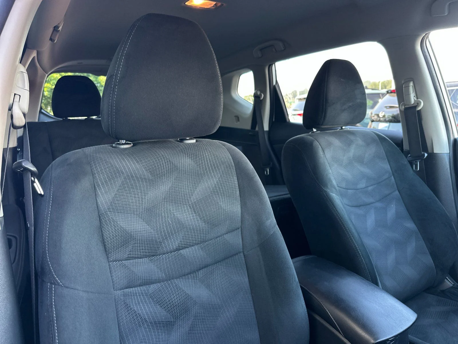 Used 2016 Glacier White Nissan S image 16