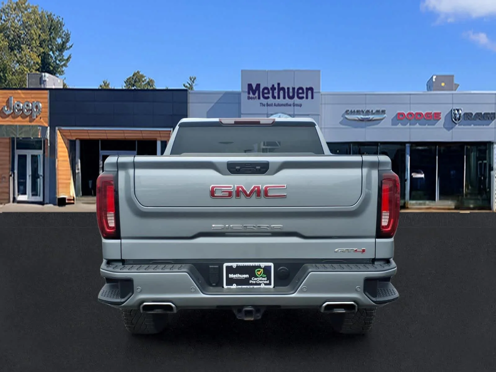 Used 2025 Sterling Metallic GMC AT4 image 5
