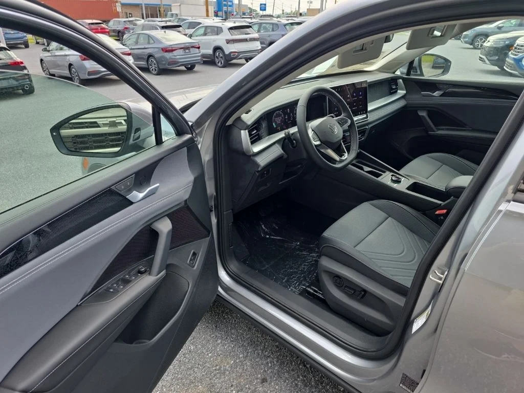 New 2026 Pyrite Silver Metallic Volkswagen 2.0T SE image 9